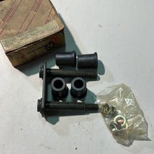 Load image into Gallery viewer, 04481-36020 SHACKLE KIT, FRONT SPRING, toyota,
