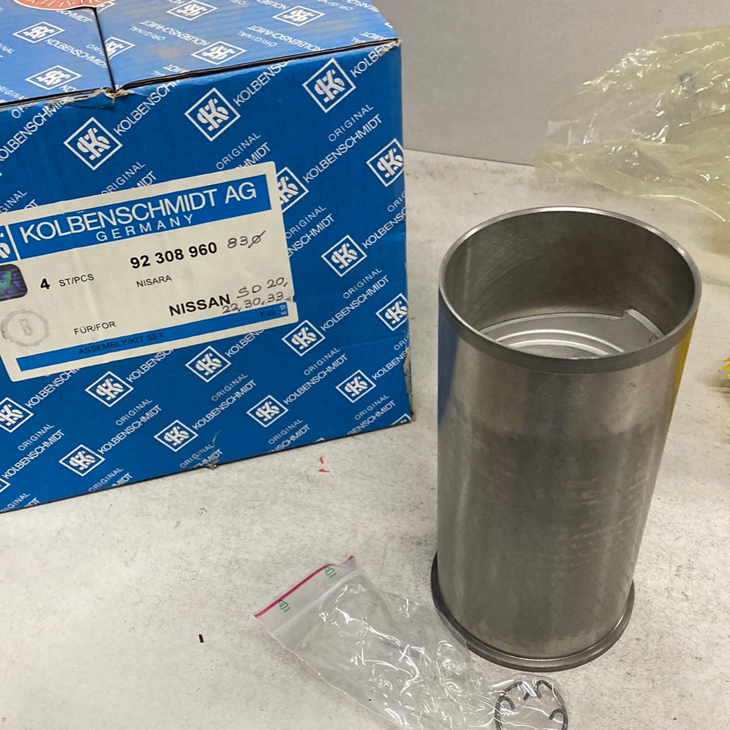 Piston Set NISSAN 92308960 83mm