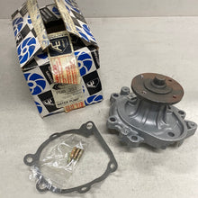 Load image into Gallery viewer, Water Pump PWA351 TOYOTA
