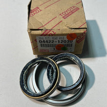 Cargar imagen en el visor de la galería, 04422-12030 SEAL KIT, FRONT AXLE OIL, toyota,
