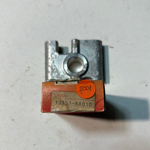 13951-68010 SUPPORT, VALVE ROCKER, NO